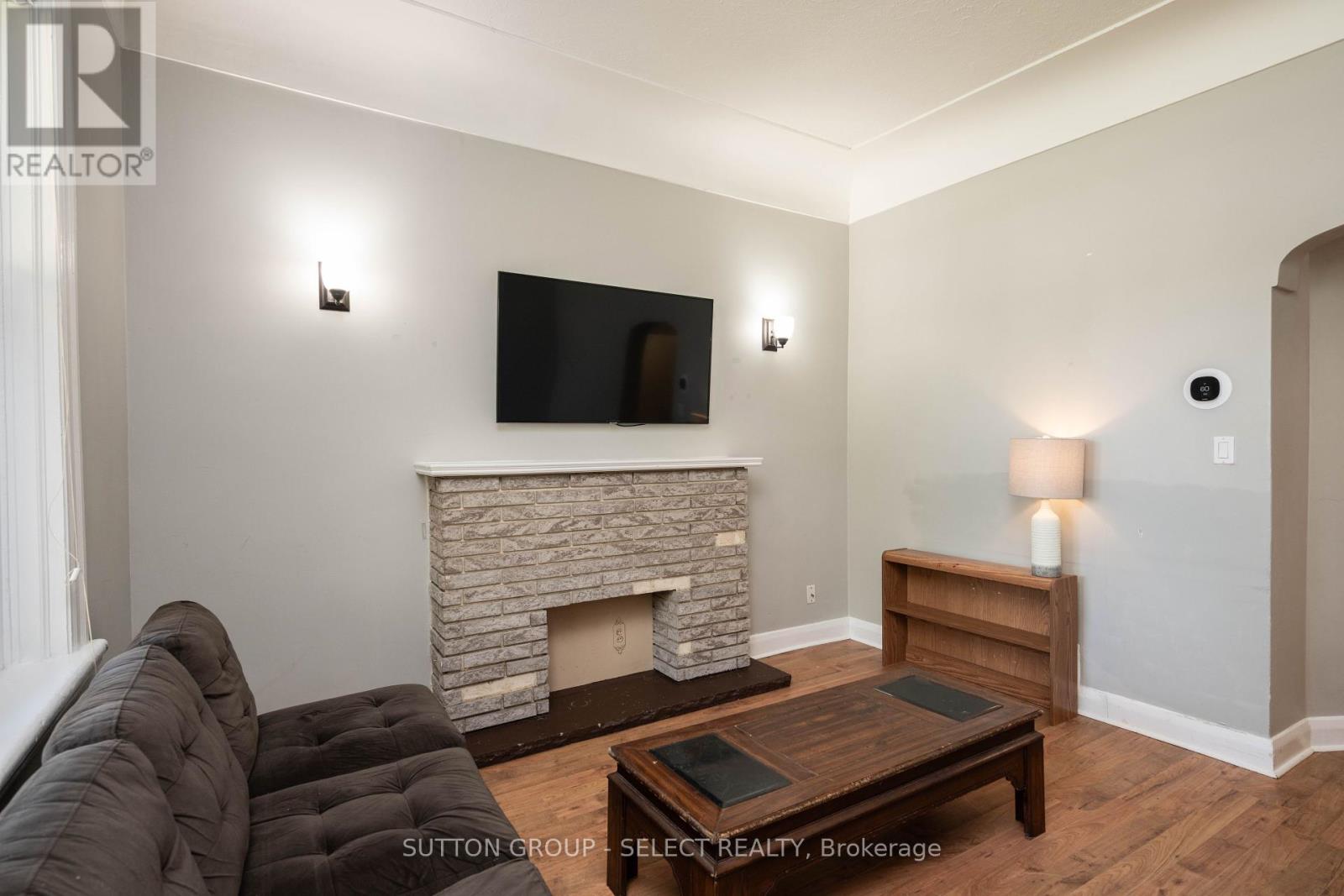 Property at 289 PALL MALL STREET image 2