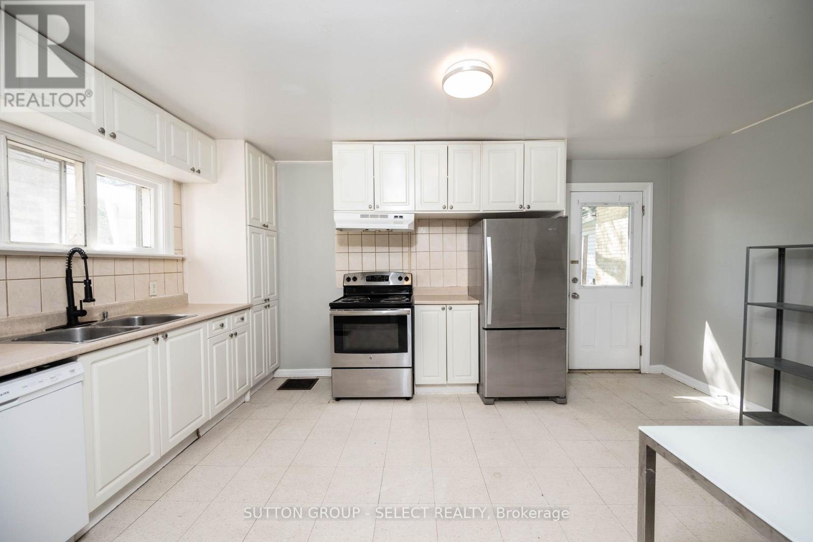 Property at 289 PALL MALL STREET image 4