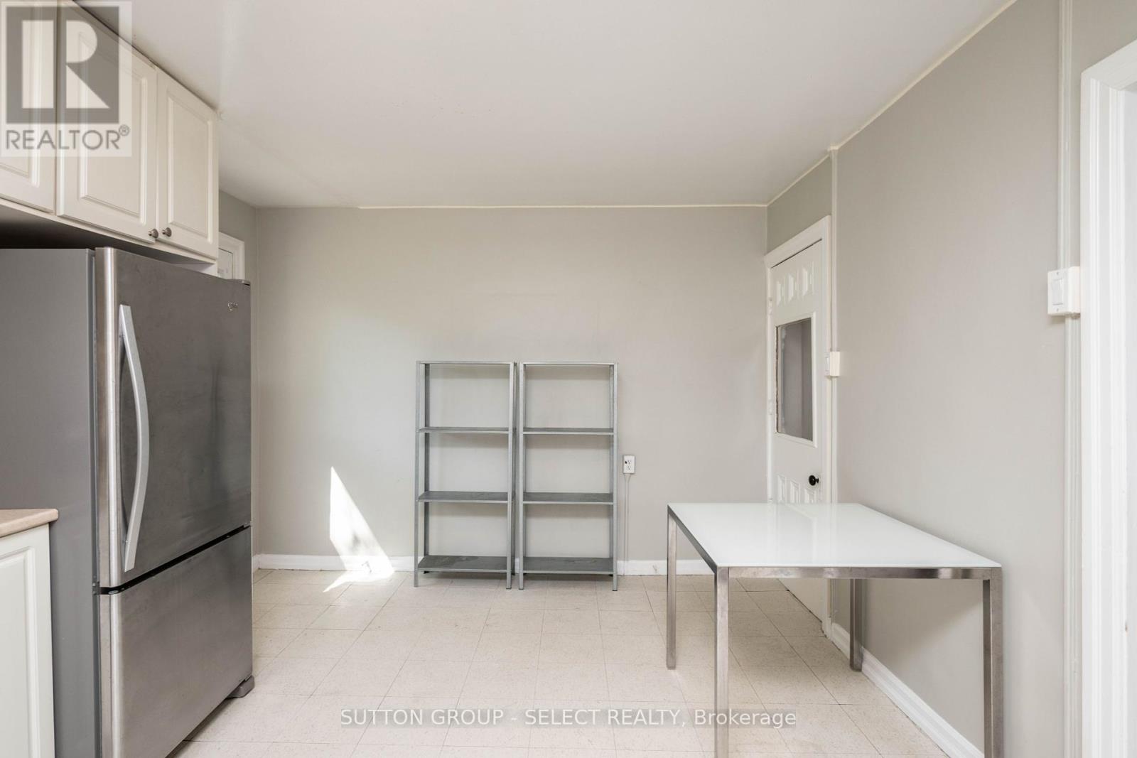 Property at 289 PALL MALL STREET image 5