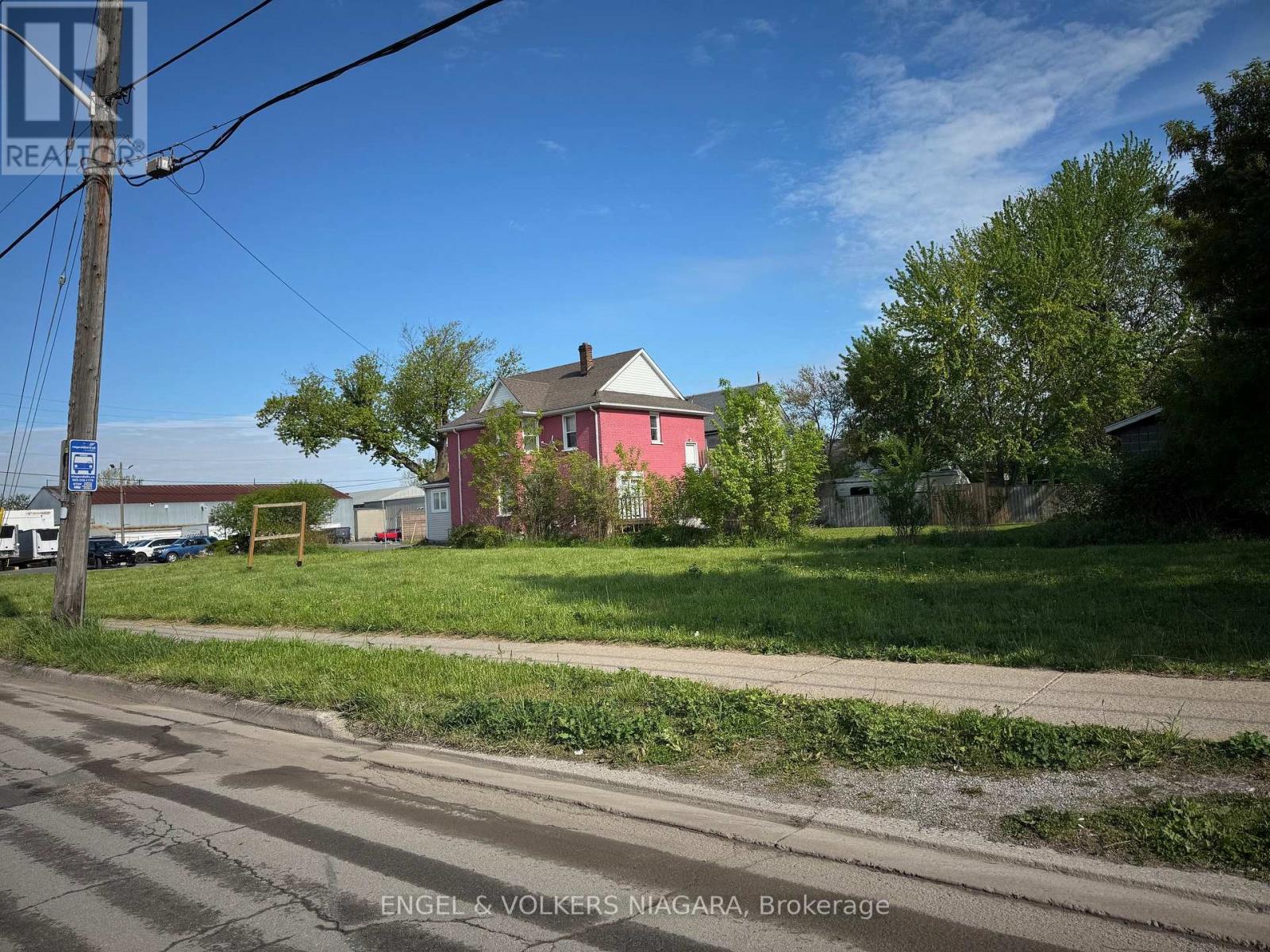 4160 Victoria Avenue, Niagara Falls, Ontario  L2E 4B4 - Photo 3 - X12150331