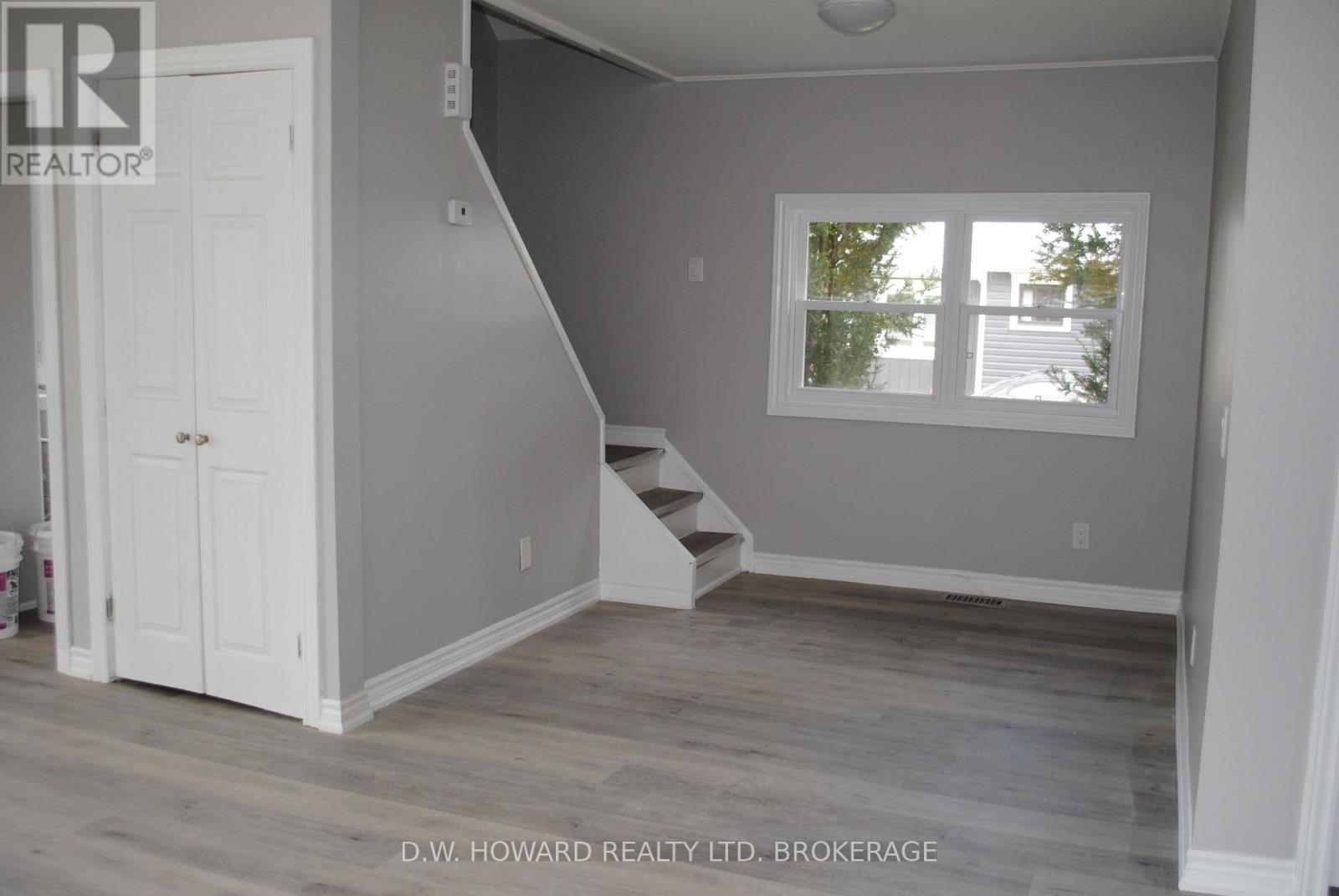 330 Elmwood Avenue, Fort Erie (Crystal Beach), Ontario  L0S 1B0 - Photo 10 - X12150481