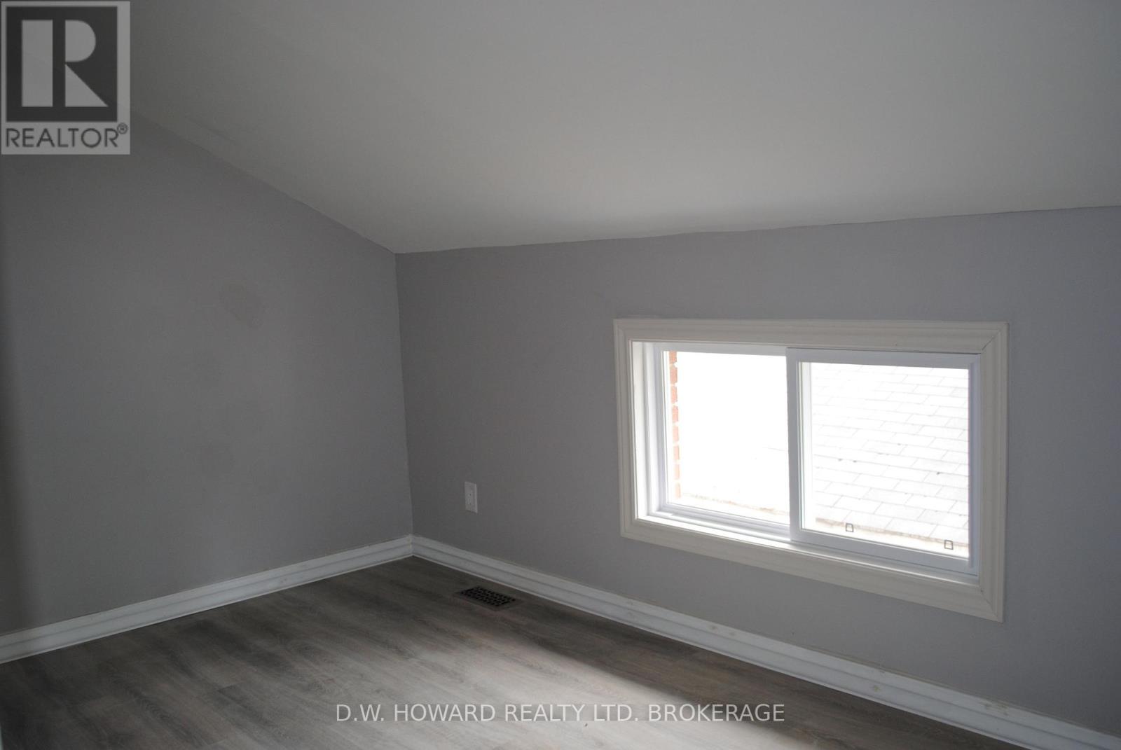 330 Elmwood Avenue, Fort Erie (Crystal Beach), Ontario  L0S 1B0 - Photo 12 - X12150481