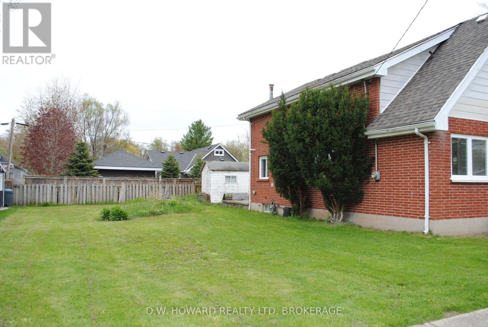 330 Elmwood Avenue, Fort Erie (Crystal Beach), Ontario  L0S 1B0 - Photo 2 - X12150481