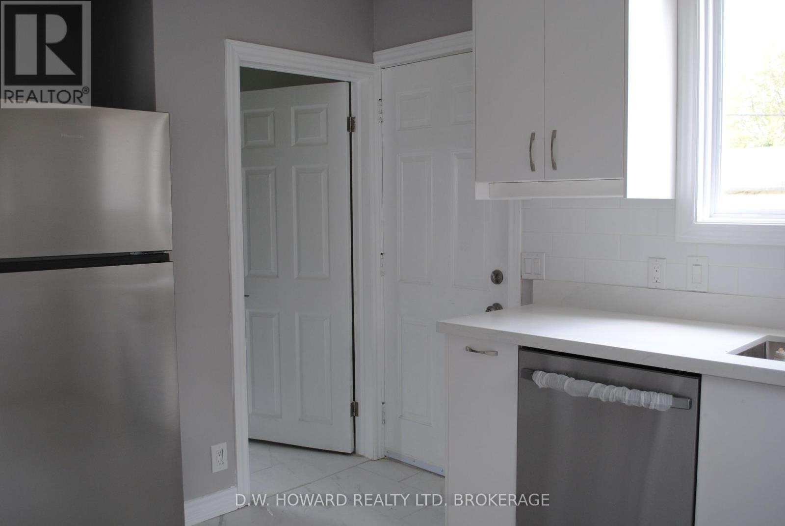 330 Elmwood Avenue, Fort Erie (Crystal Beach), Ontario  L0S 1B0 - Photo 5 - X12150481