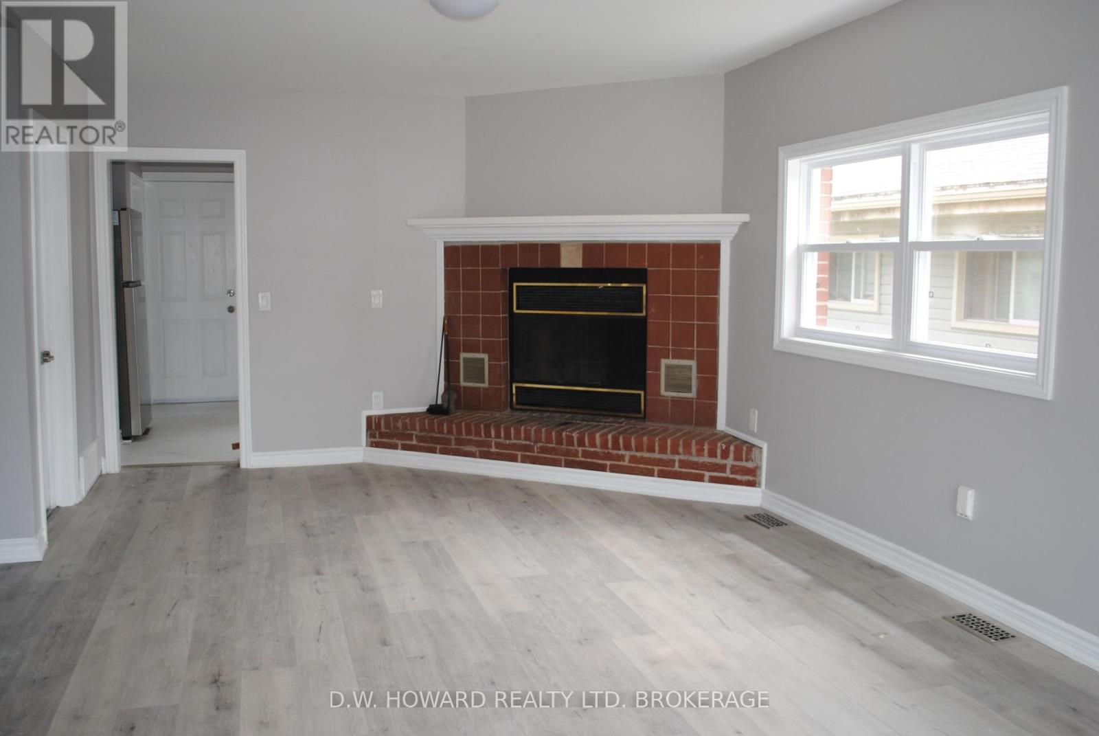 330 Elmwood Avenue, Fort Erie (Crystal Beach), Ontario  L0S 1B0 - Photo 8 - X12150481
