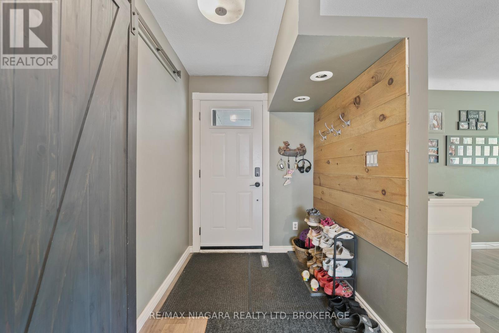 70 Linwell Road, St. Catharines, Ontario  L2N 6B1 - Photo 3 - X12150563