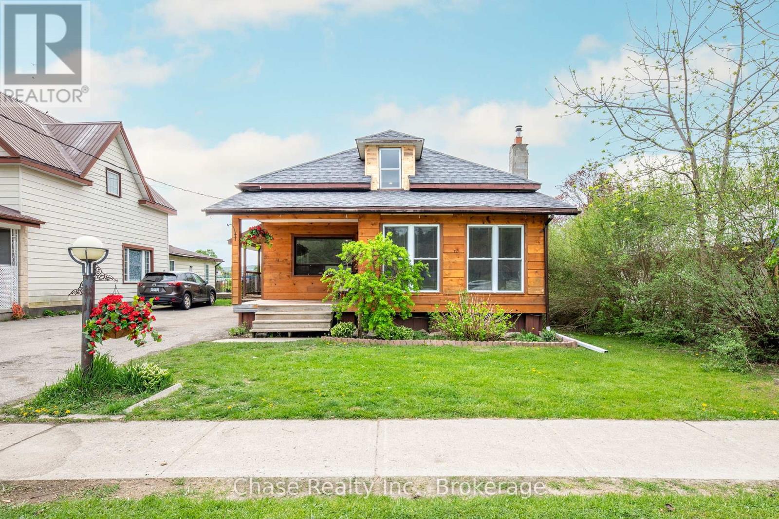 68 Fox Street, Penetanguishene, Ontario  L9M 1C6 - Photo 2 - S12150486