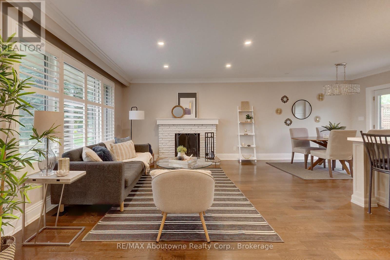 255 Wales Crescent, Oakville, Ontario  L6L 3X8 - Photo 10 - W12150327