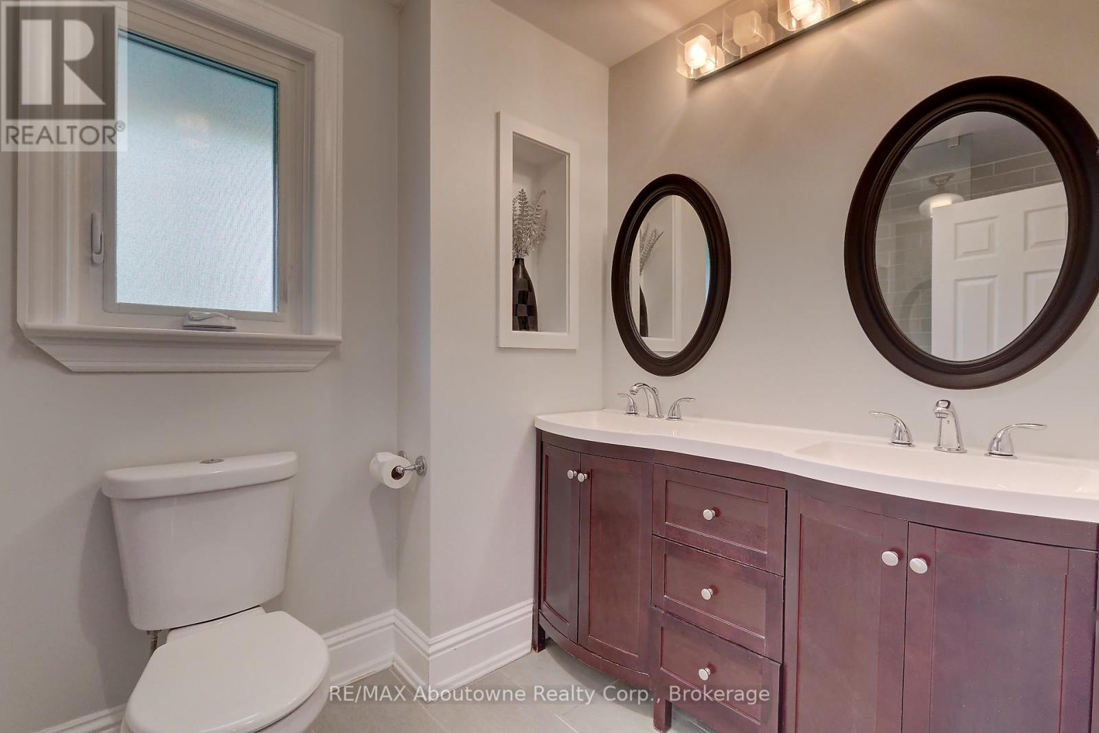 255 Wales Crescent, Oakville, Ontario  L6L 3X8 - Photo 20 - W12150327