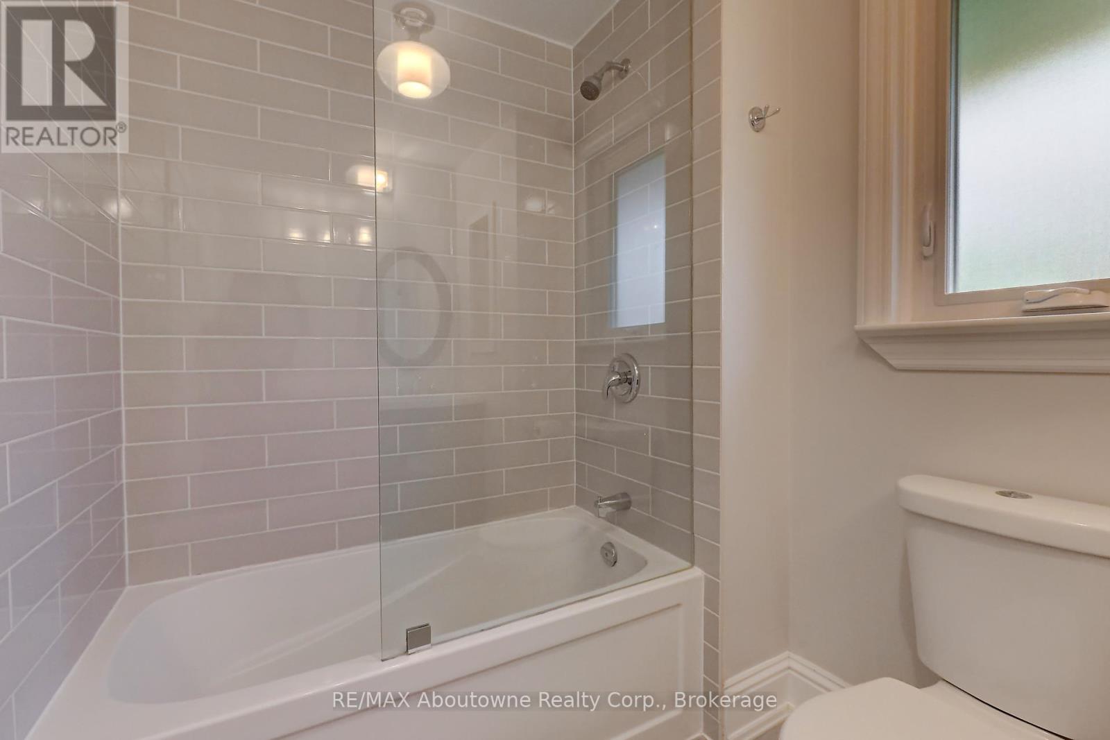 255 Wales Crescent, Oakville, Ontario  L6L 3X8 - Photo 21 - W12150327