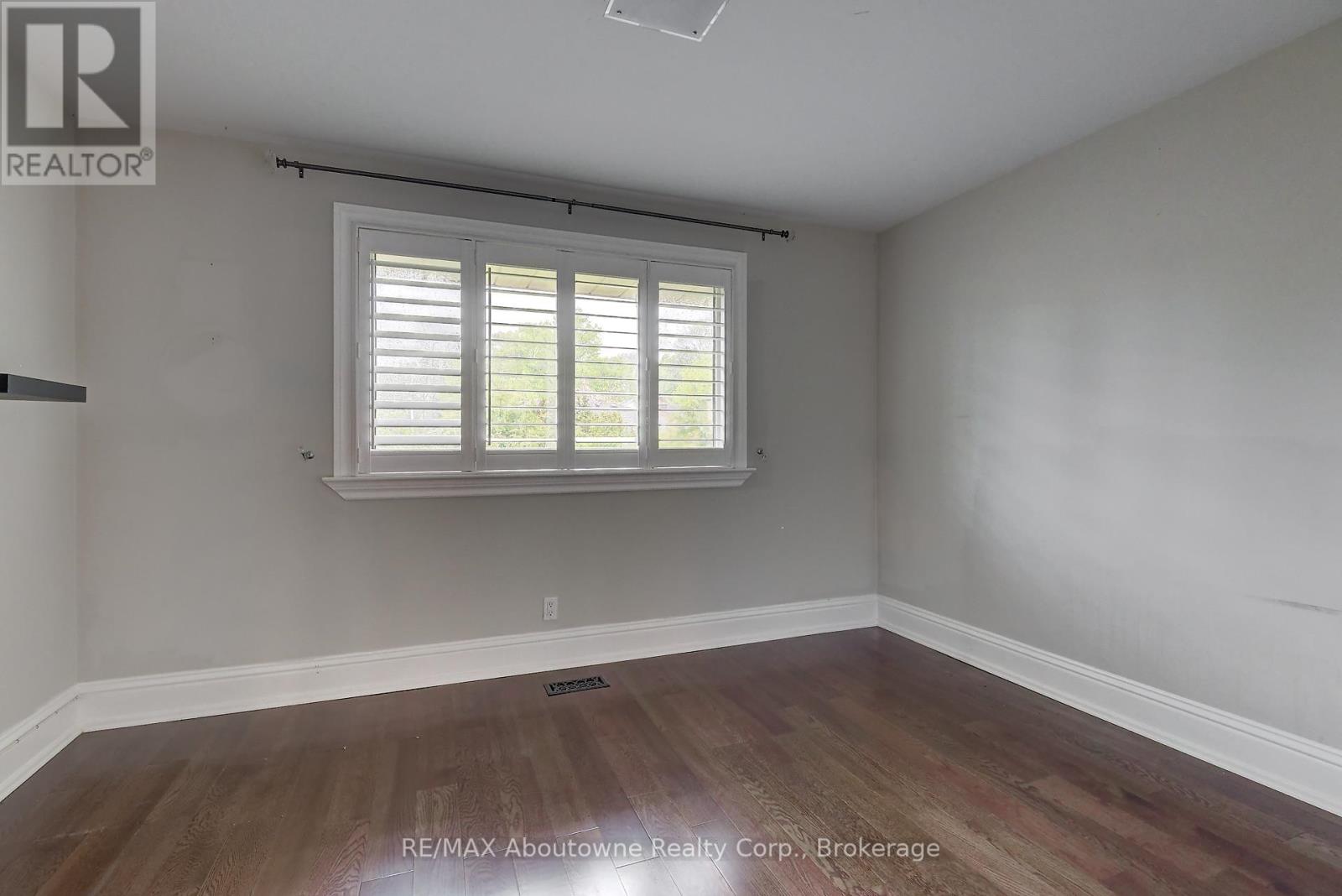 255 Wales Crescent, Oakville, Ontario  L6L 3X8 - Photo 22 - W12150327