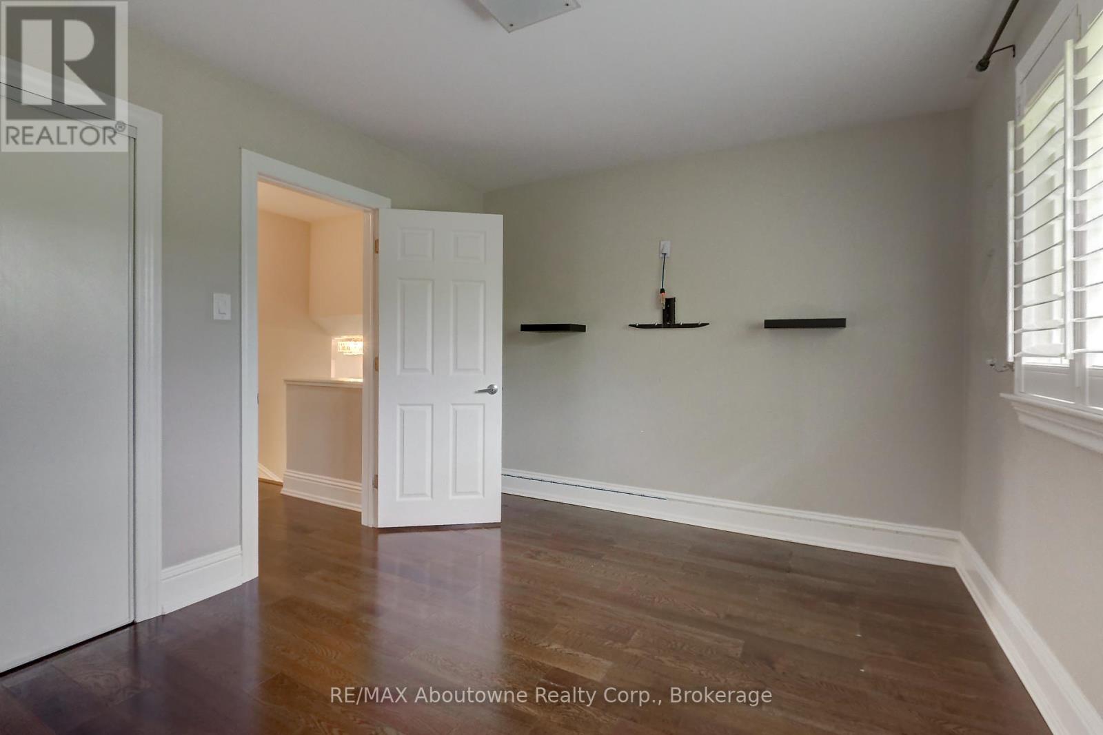 255 Wales Crescent, Oakville, Ontario  L6L 3X8 - Photo 24 - W12150327