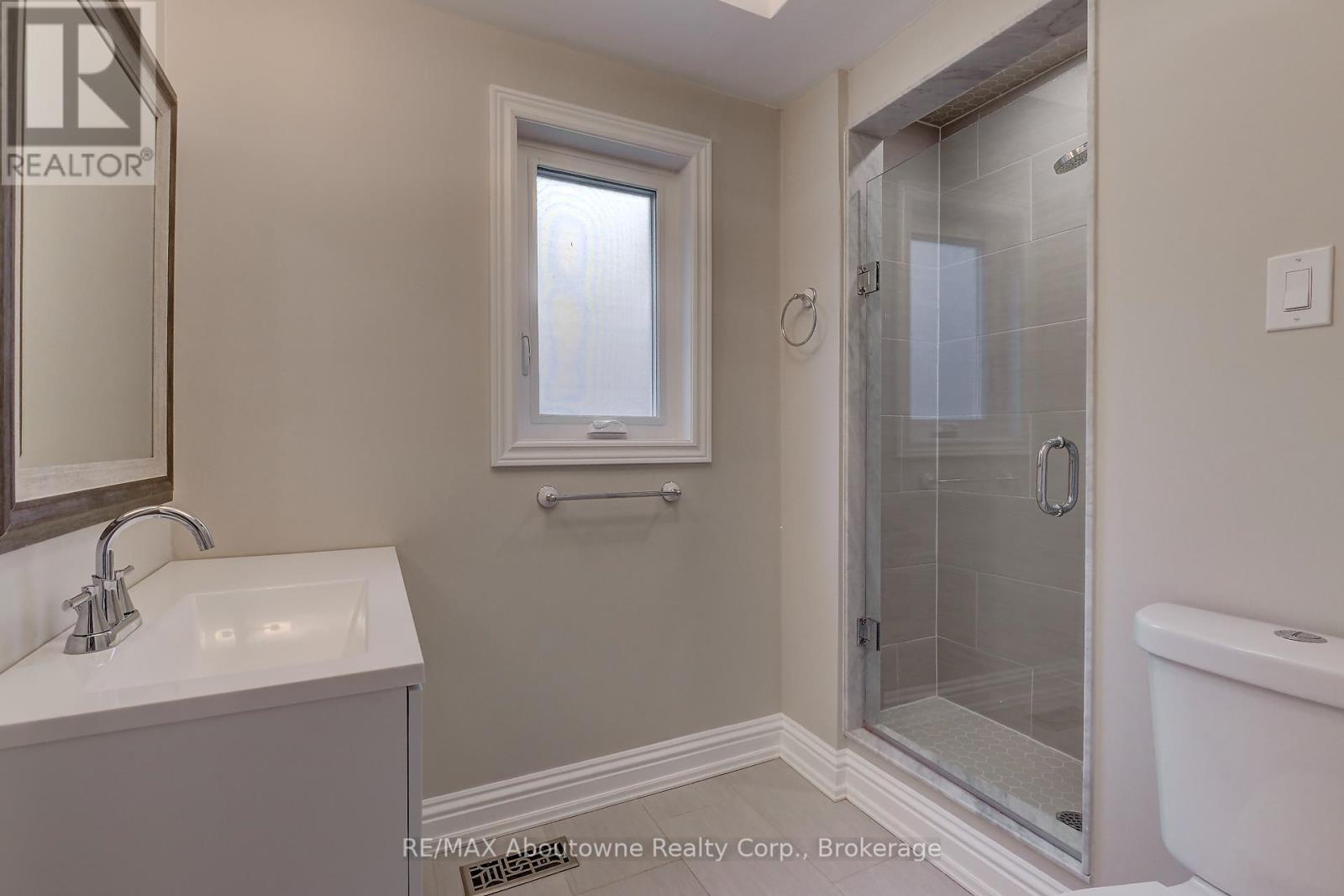 255 Wales Crescent, Oakville, Ontario  L6L 3X8 - Photo 31 - W12150327