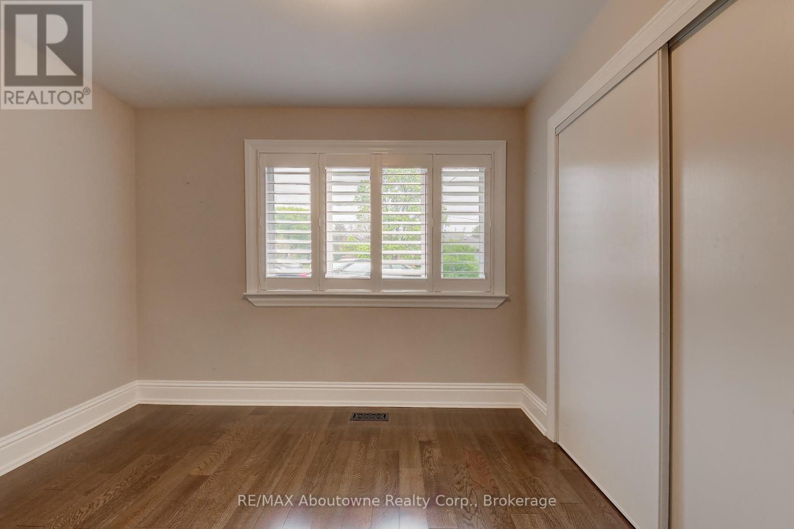 255 Wales Crescent, Oakville, Ontario  L6L 3X8 - Photo 32 - W12150327