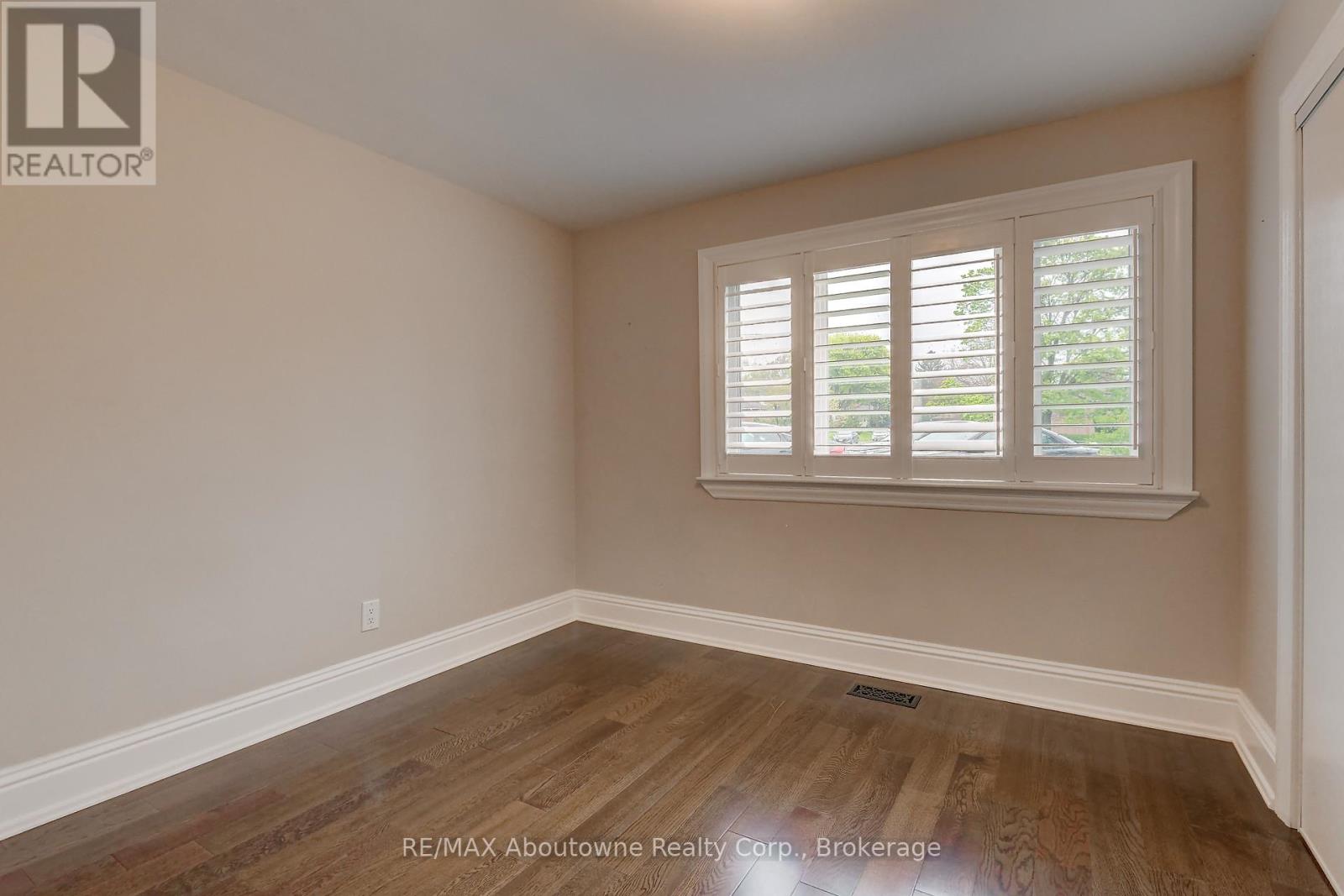 255 Wales Crescent, Oakville, Ontario  L6L 3X8 - Photo 33 - W12150327