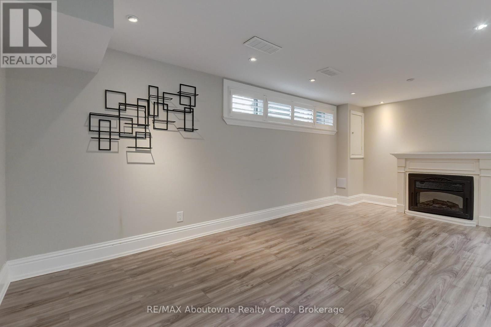 255 Wales Crescent, Oakville, Ontario  L6L 3X8 - Photo 36 - W12150327