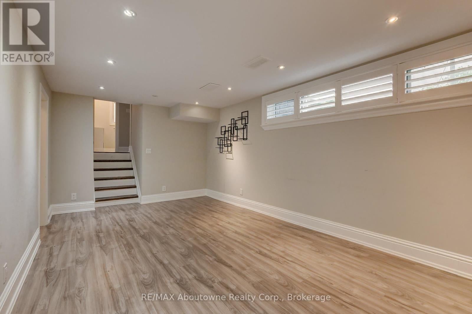 255 Wales Crescent, Oakville, Ontario  L6L 3X8 - Photo 37 - W12150327