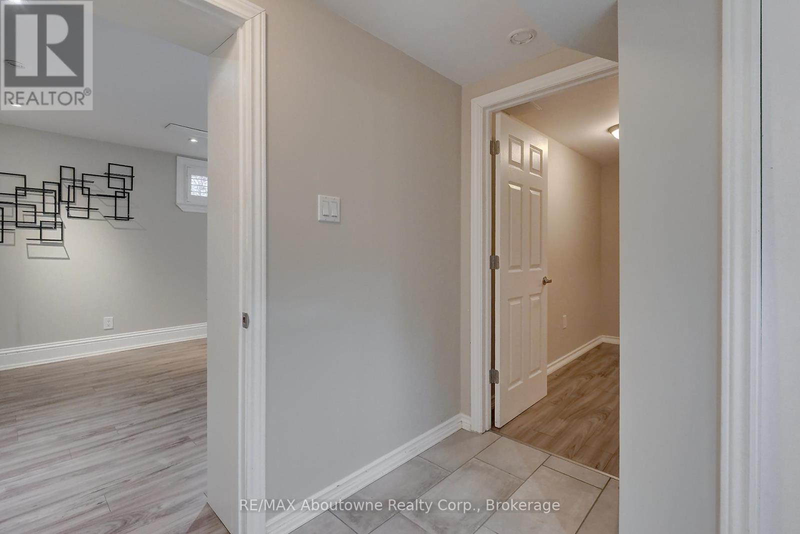 255 Wales Crescent, Oakville, Ontario  L6L 3X8 - Photo 39 - W12150327