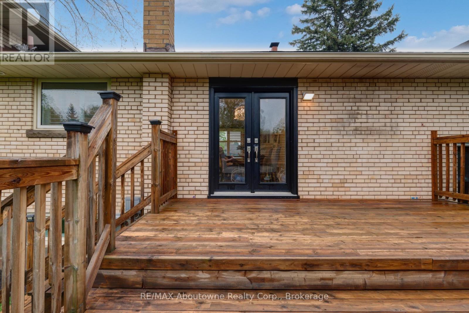 255 Wales Crescent, Oakville, Ontario  L6L 3X8 - Photo 43 - W12150327