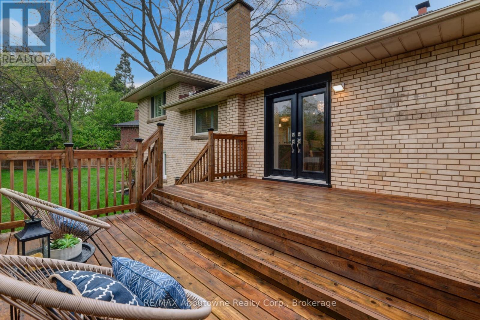 255 Wales Crescent, Oakville, Ontario  L6L 3X8 - Photo 44 - W12150327