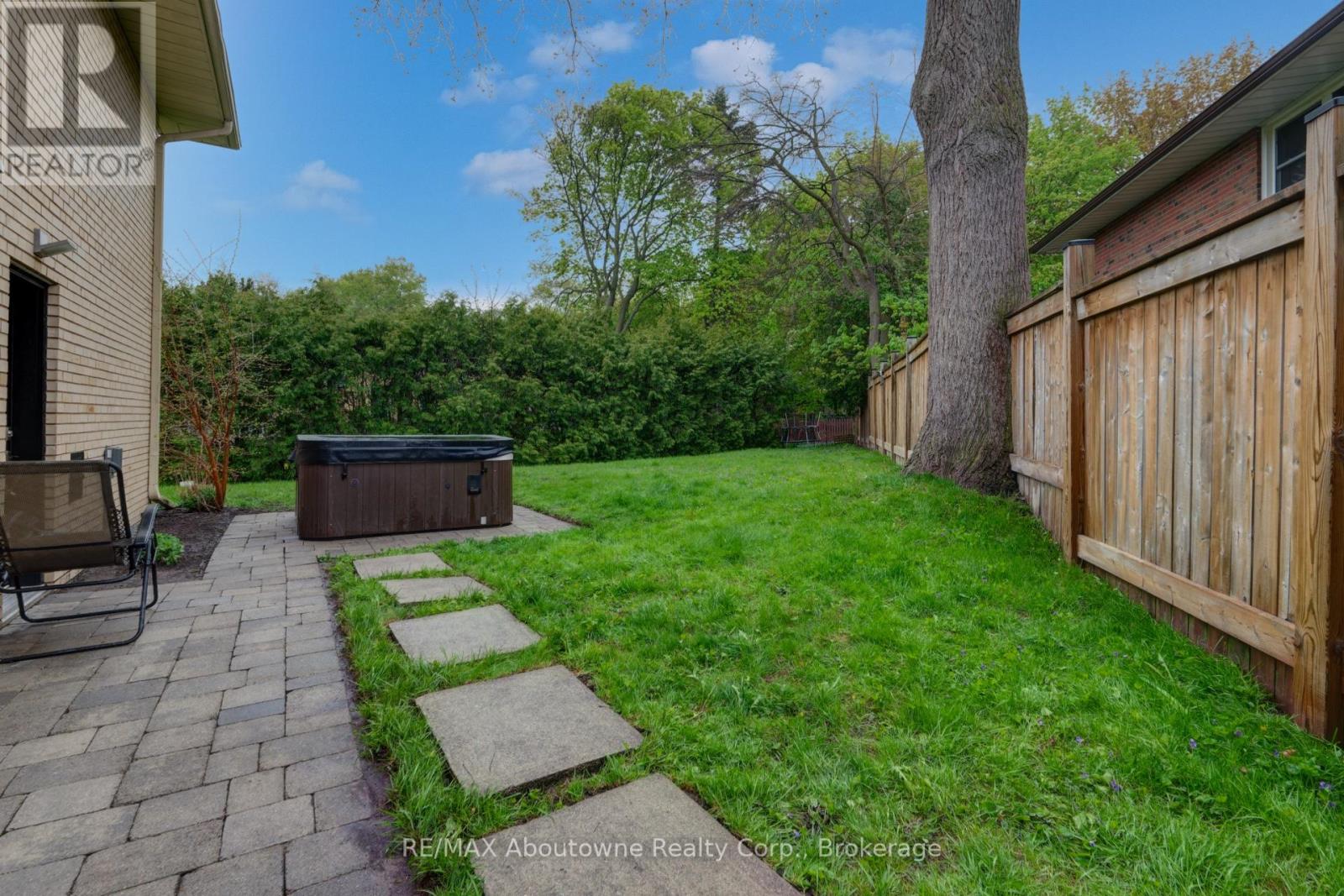 255 Wales Crescent, Oakville, Ontario  L6L 3X8 - Photo 47 - W12150327