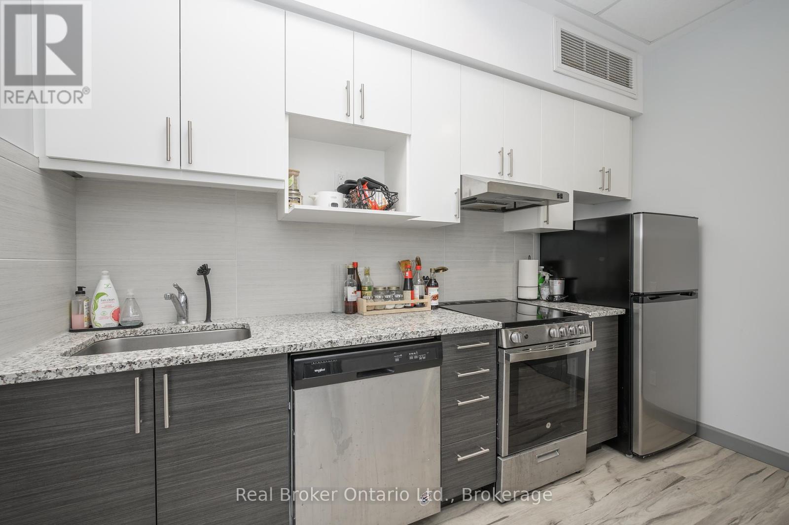 111 - 77 Leland Street, Hamilton (Ainslie Wood), Ontario  L8S 3A1 - Photo 8 - X12150444