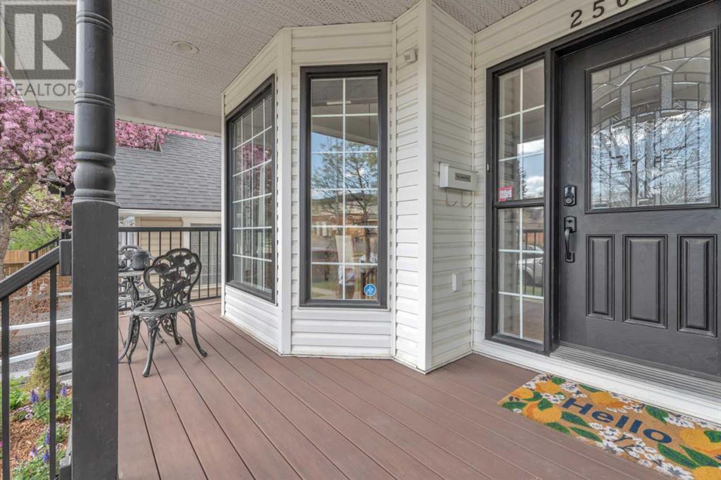 250 25 Avenue Ne, Calgary, Alberta  T2E 1Y1 - Photo 3 - A2220563