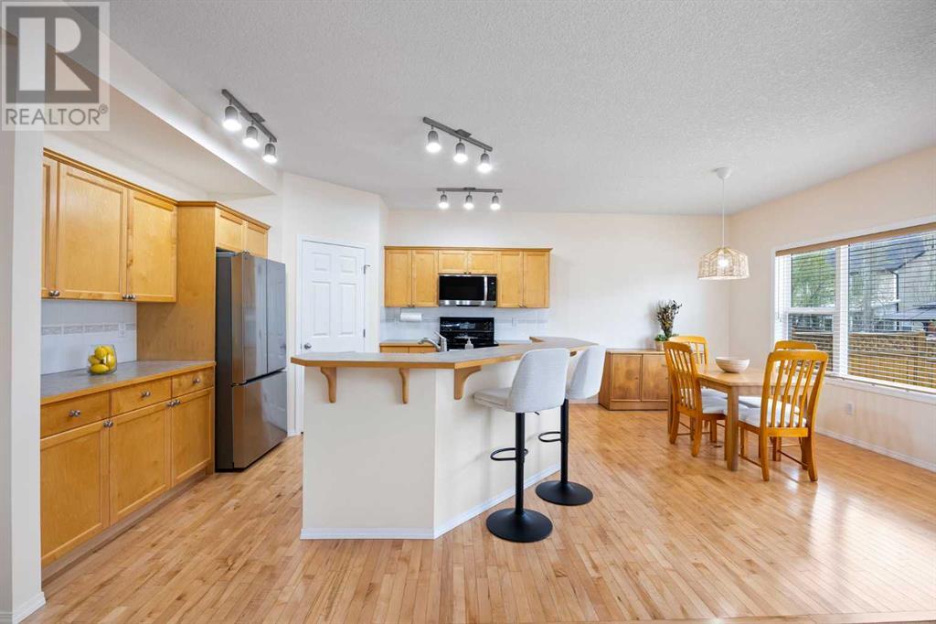 43 Cougar Ridge Crescent Sw, Calgary, Alberta  T3H 4X7 - Photo 12 - A2220749