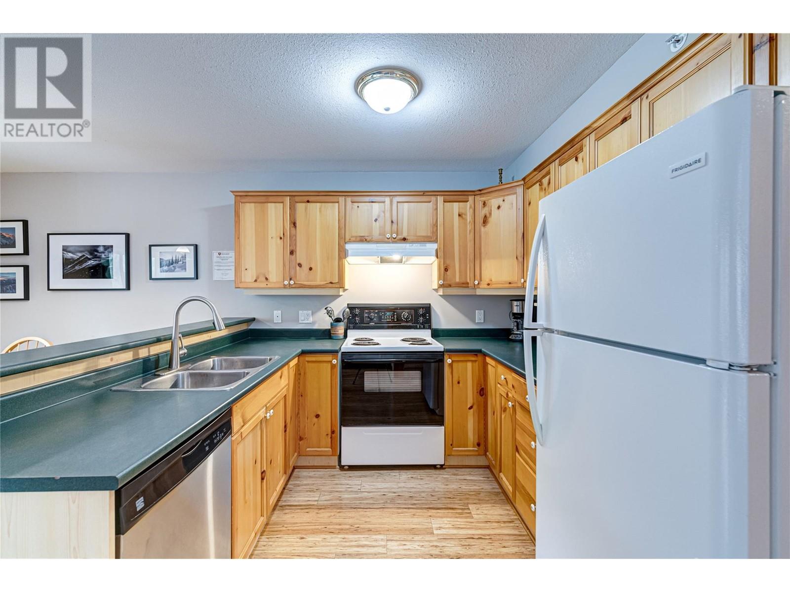 5423 Boomerang Way Unit# 4, Fernie, British Columbia  V0B 1M6 - Photo 9 - 10348023