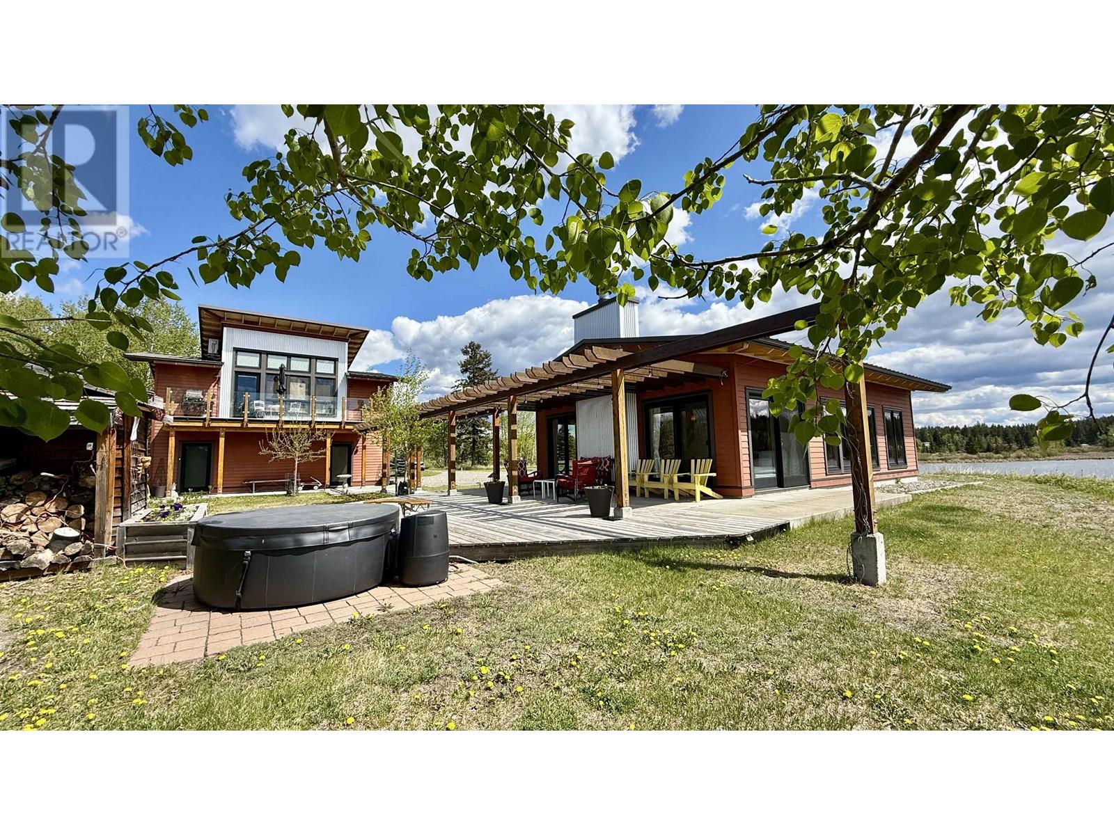 5460 CARLSON ROAD, 100 Mile House, British Columbia