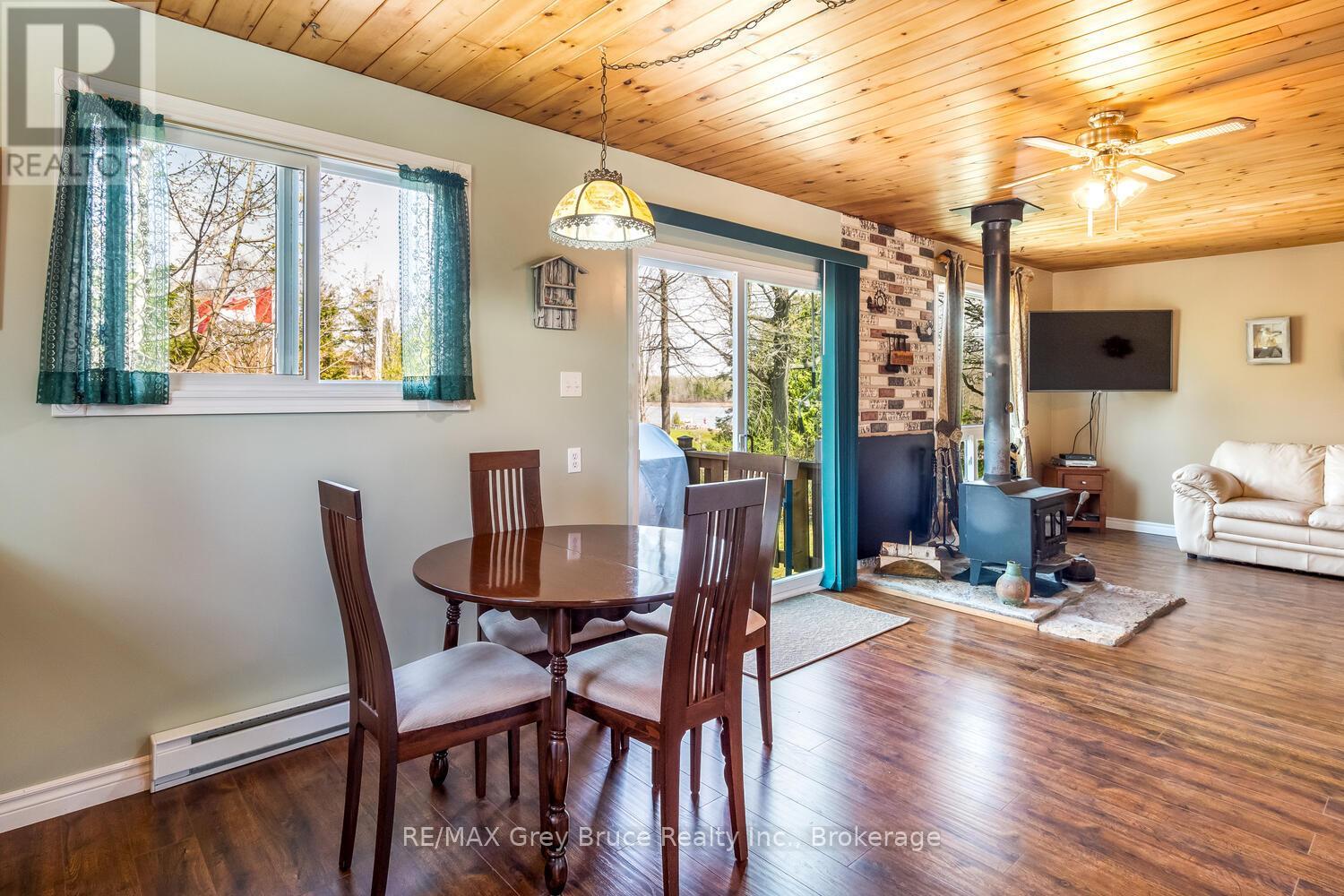 136 Maple Drive, Northern Bruce Peninsula, Ontario  N0H 1Z0 - Photo 10 - X12150411