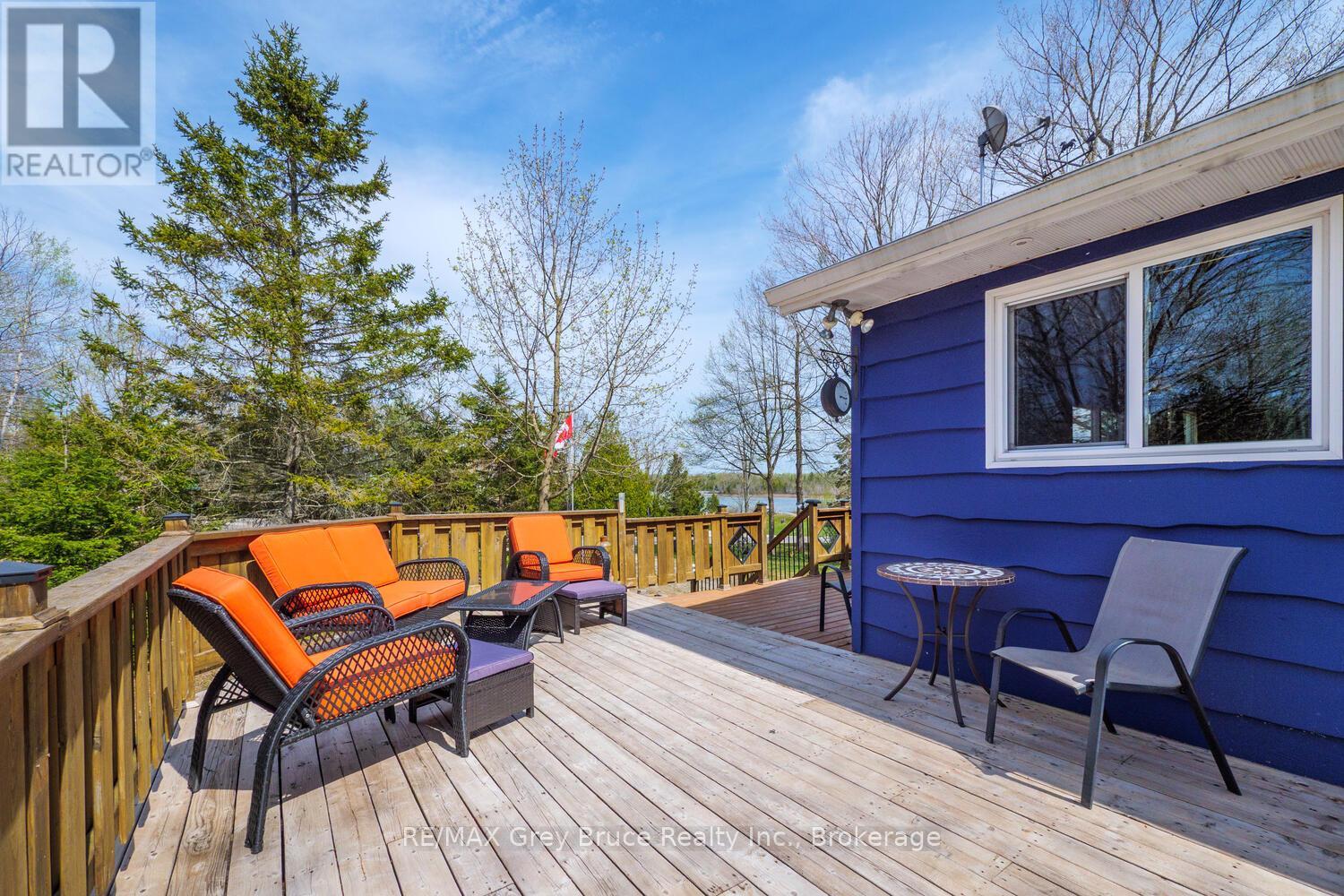 136 Maple Drive, Northern Bruce Peninsula, Ontario  N0H 1Z0 - Photo 2 - X12150411