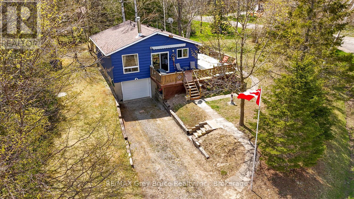 136 Maple Drive, Northern Bruce Peninsula, Ontario  N0H 1Z0 - Photo 32 - X12150411