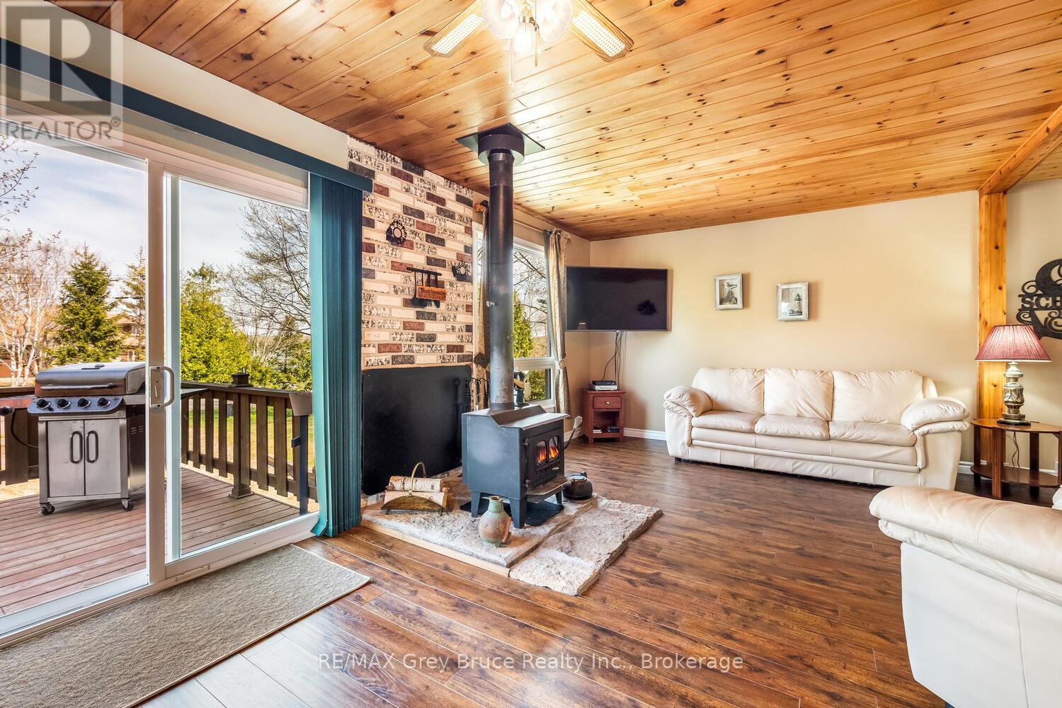 136 Maple Drive, Northern Bruce Peninsula, Ontario  N0H 1Z0 - Photo 8 - X12150411