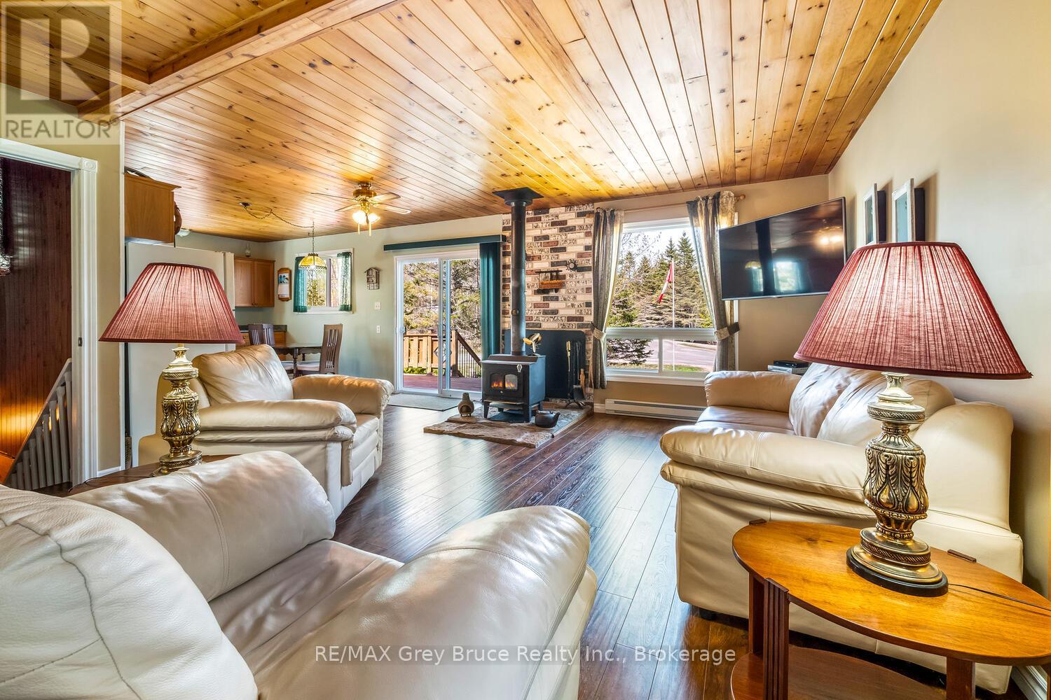 136 Maple Drive, Northern Bruce Peninsula, Ontario  N0H 1Z0 - Photo 9 - X12150411