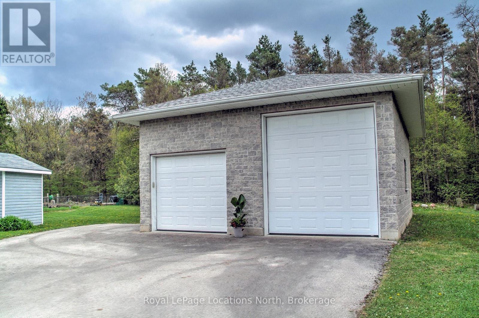 30 Pine Tree Drive, South Bruce Peninsula, Ontario N0H 1P0 - Photo 4 - X12150422