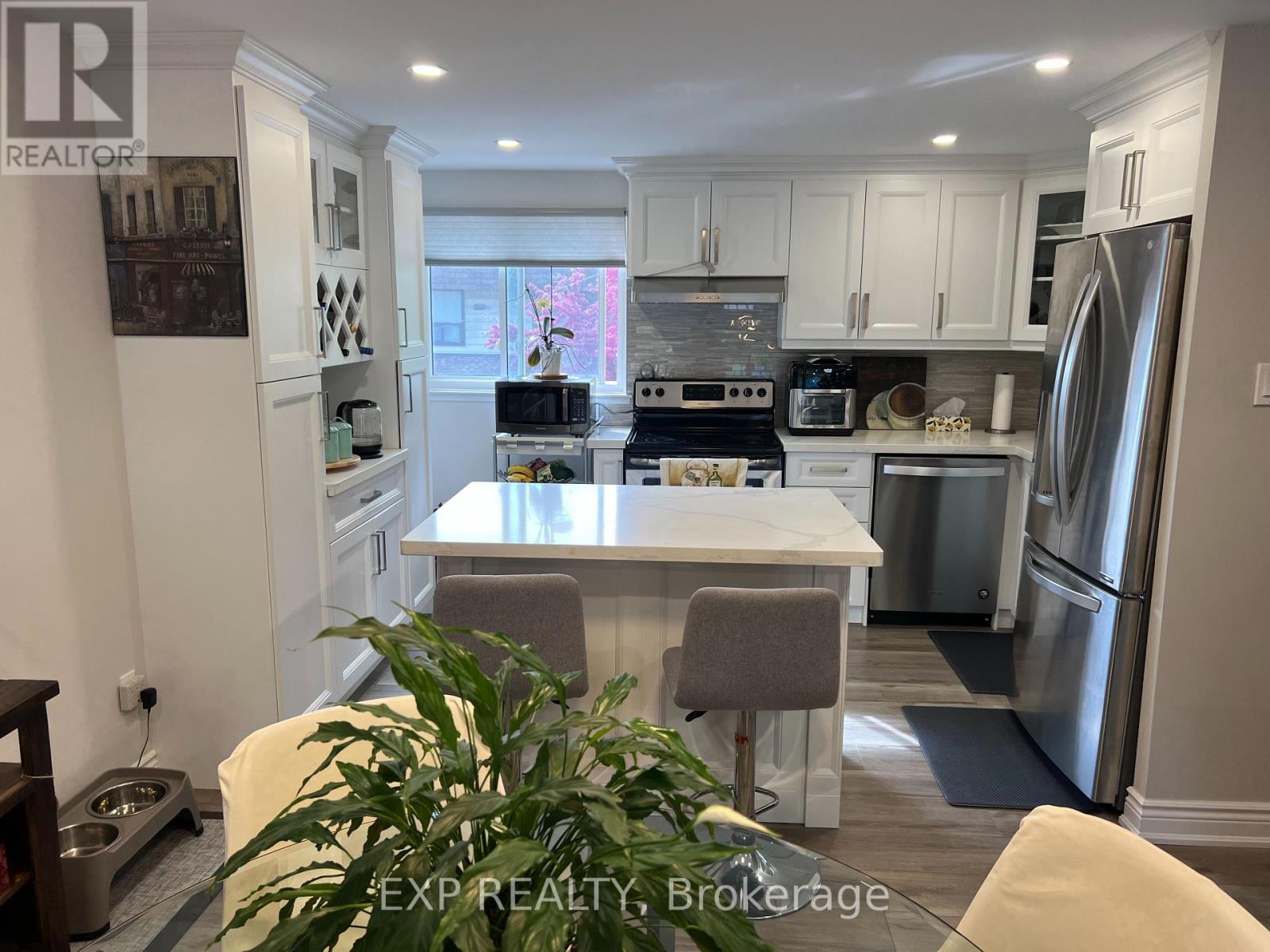 216 - 180 Mississauga Valley Boulevard, Mississauga, Ontario  L5A 3M2 - Photo 2 - W12132078