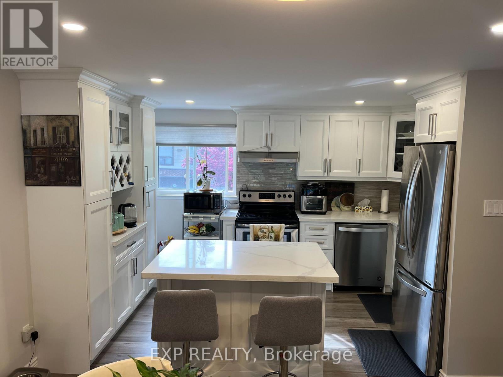 216 - 180 Mississauga Valley Boulevard, Mississauga, Ontario  L5A 3M2 - Photo 3 - W12132078