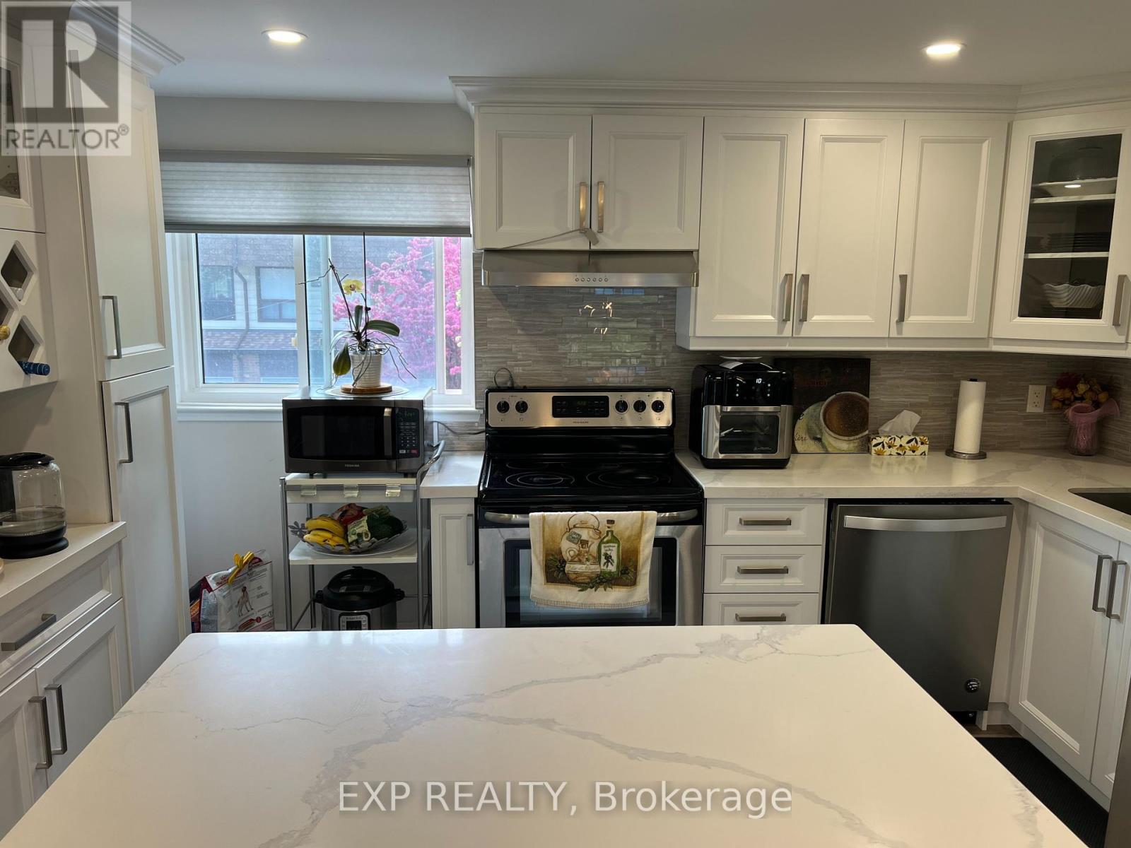 216 - 180 Mississauga Valley Boulevard, Mississauga, Ontario  L5A 3M2 - Photo 4 - W12132078