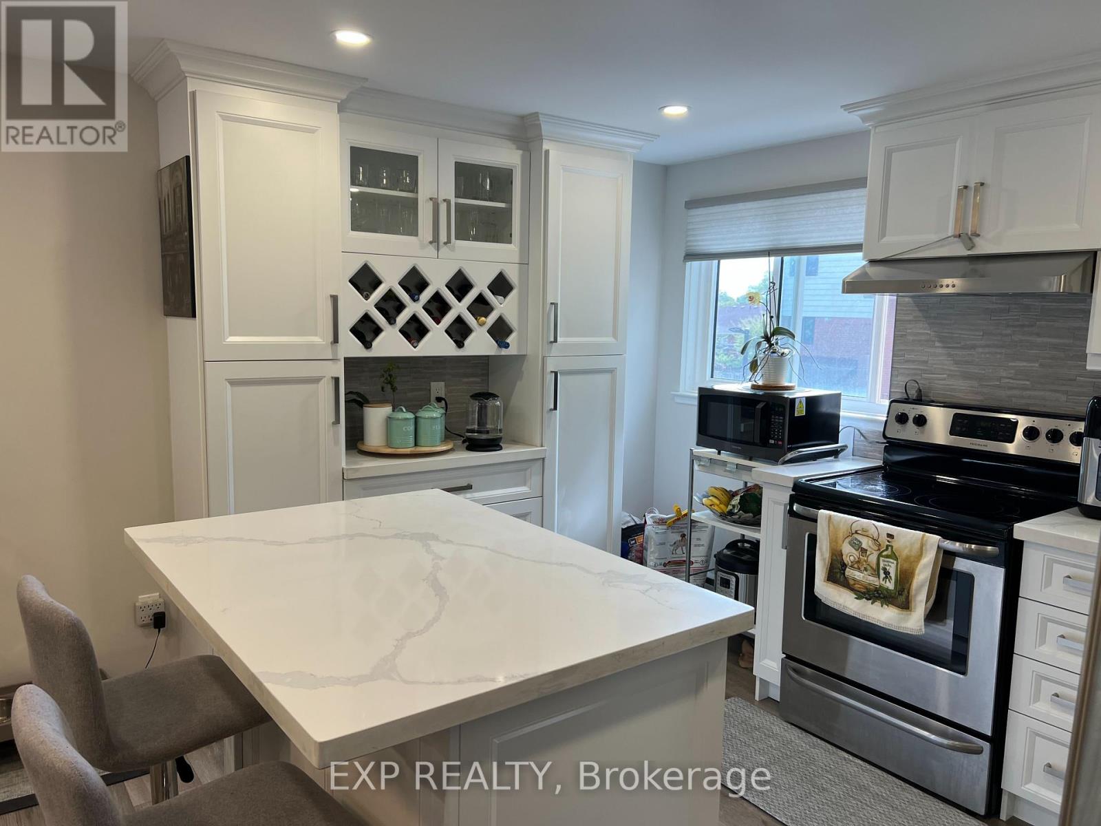 216 - 180 Mississauga Valley Boulevard, Mississauga, Ontario  L5A 3M2 - Photo 5 - W12132078