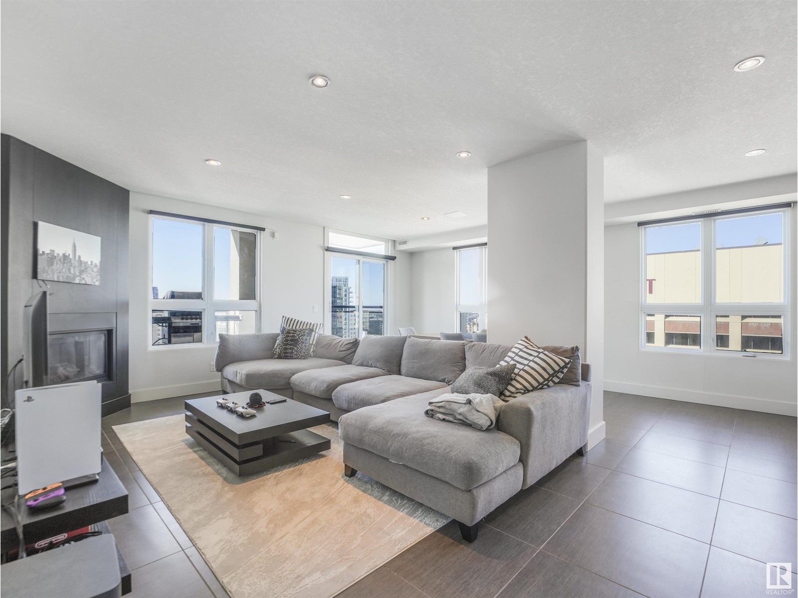 #1704 9939 109 St Nw, Edmonton, Alberta  T5K 1H6 - Photo 2 - E4436554