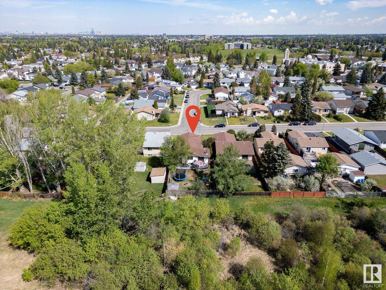 5931 10 Av Nw, Edmonton, Alberta  T6L 3A5 - Photo 3 - E4436558