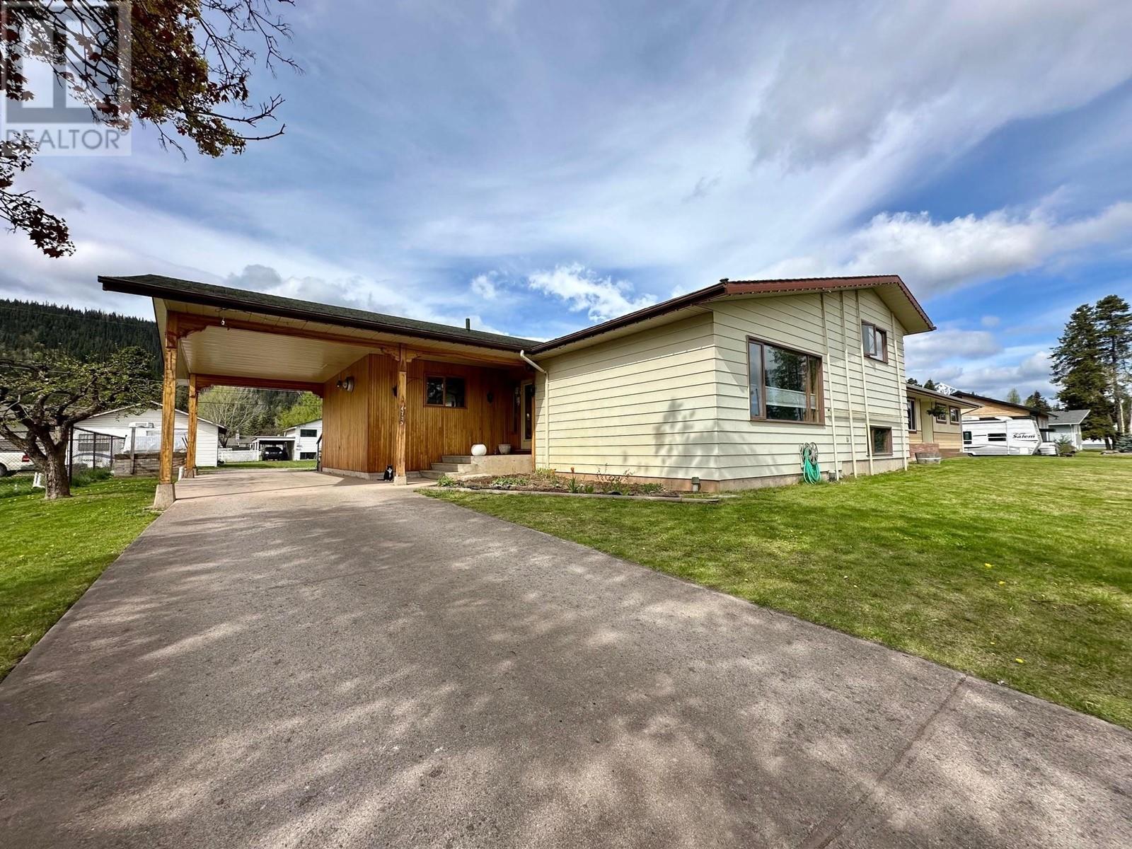 4139 First Avenue, Smithers, British Columbia  V0J 2N0 - Photo 1 - R3003189