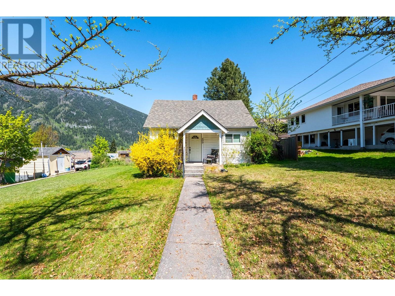 809 DAVIES Street, nelson, British Columbia