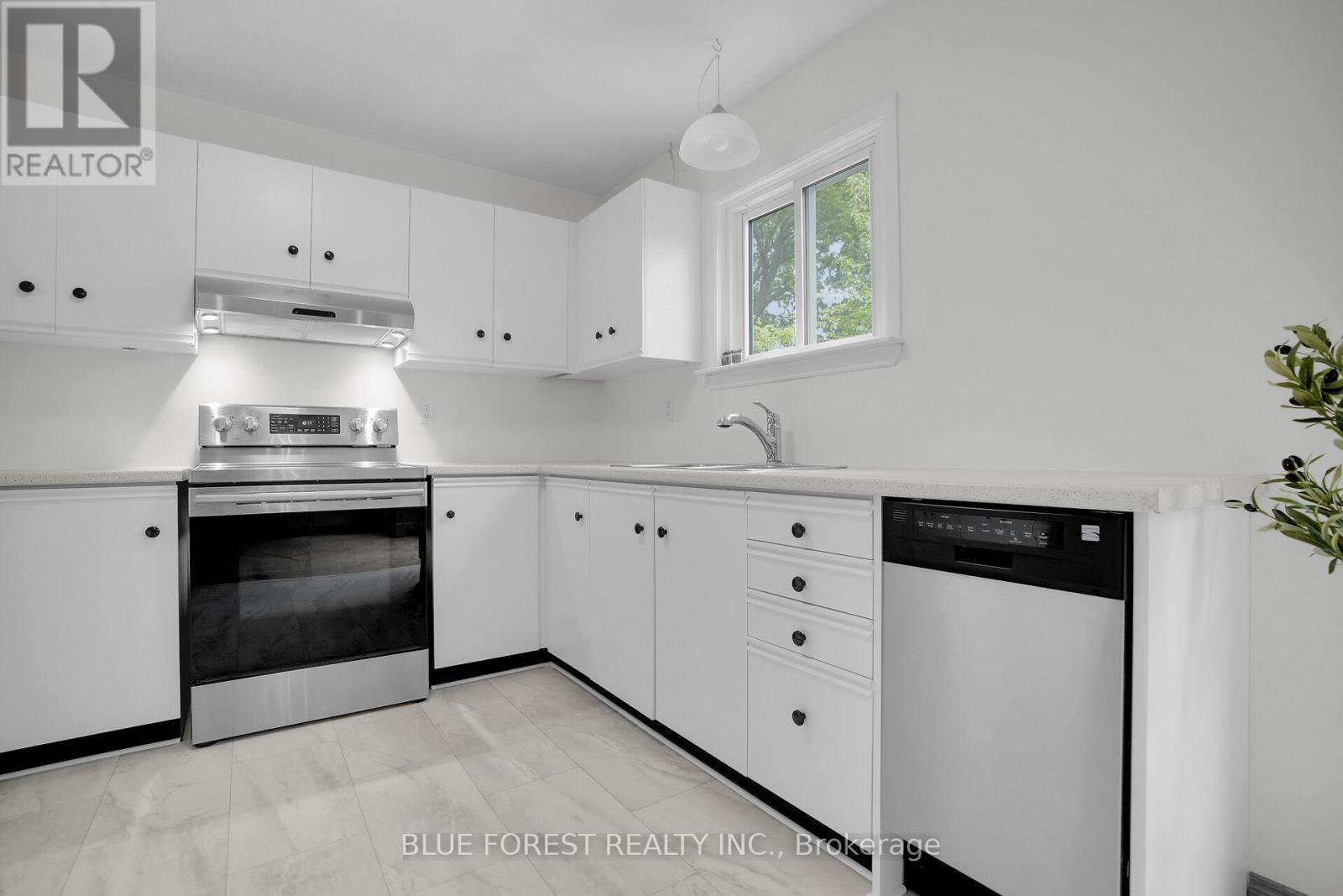 29 - 720 Deveron Crescent, London South (South T), Ontario  N5Z 4W6 - Photo 11 - X12150603