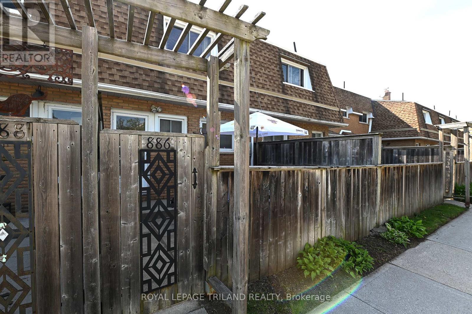 Property at 886 NOTRE DAME DRIVE image 2