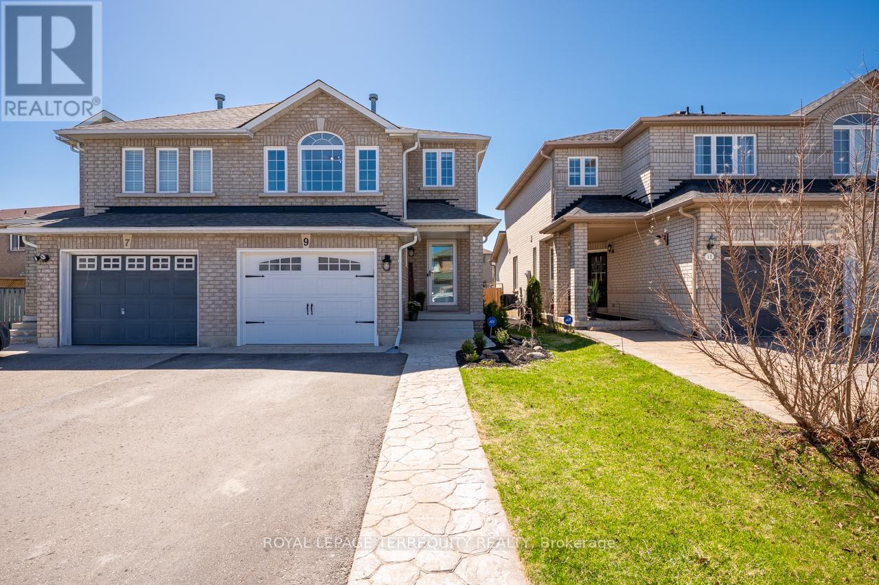 9 KALMAR CRESCENT, Richmond Hill, Ontario