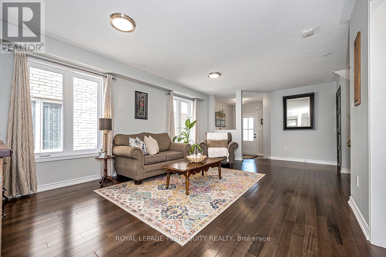 9 Kalmar Crescent, Richmond Hill, Ontario  L4E 3Z3 - Photo 10 - N12150526