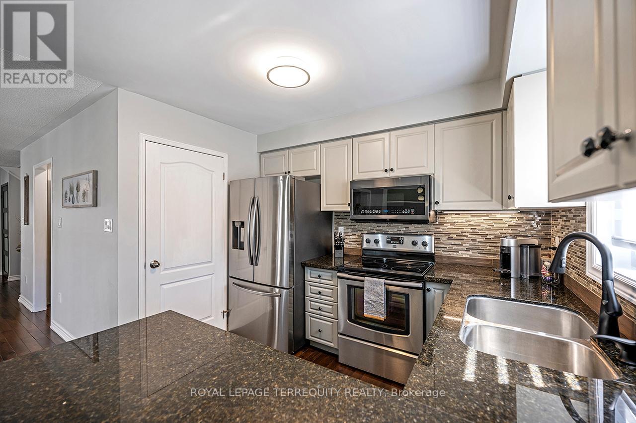 9 Kalmar Crescent, Richmond Hill, Ontario  L4E 3Z3 - Photo 17 - N12150526