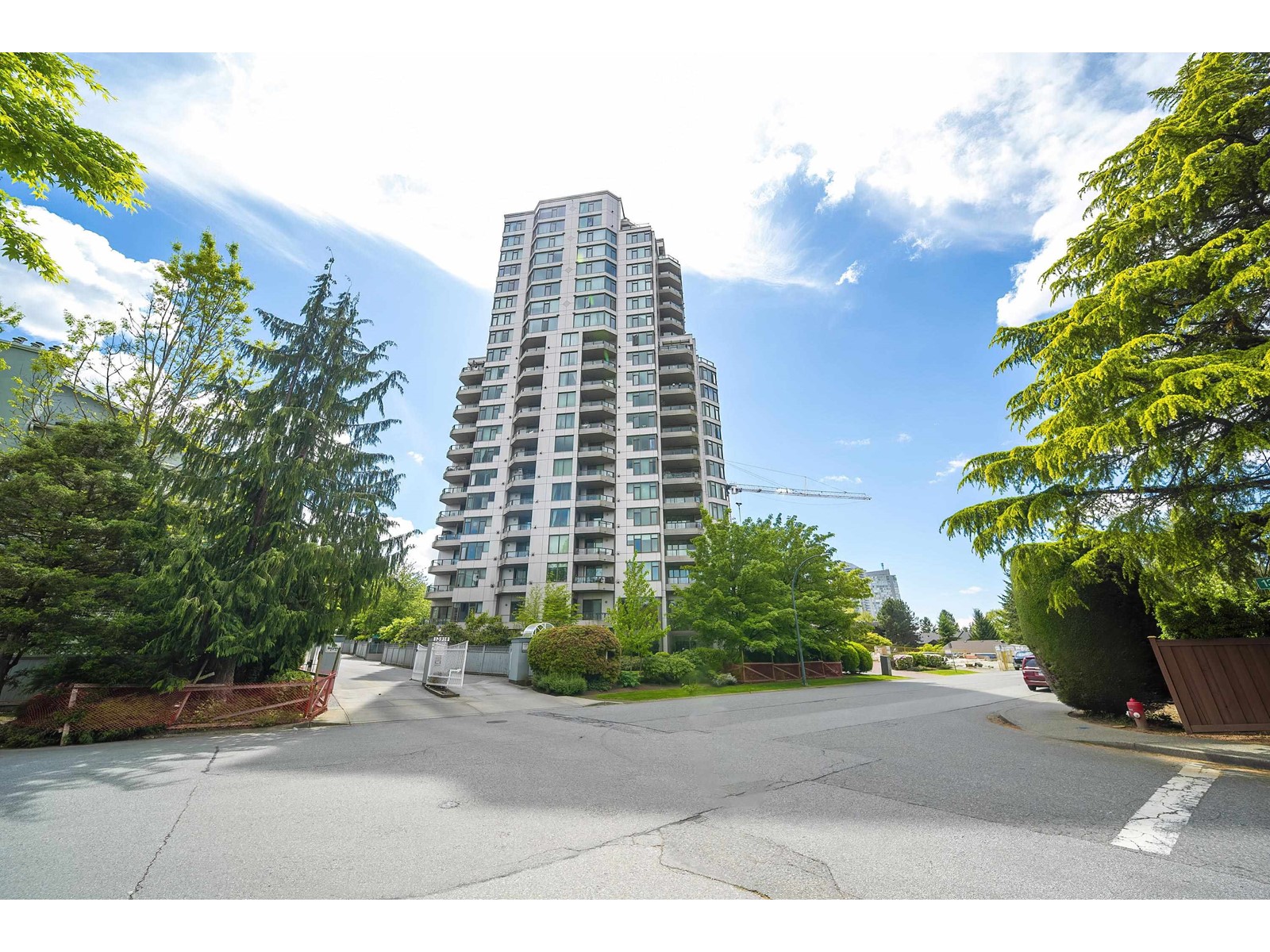 405 13880 101 AVENUE, surrey, British Columbia